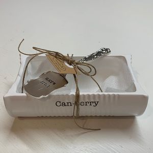 Mud Pie Can-Berry dish with serving piece.